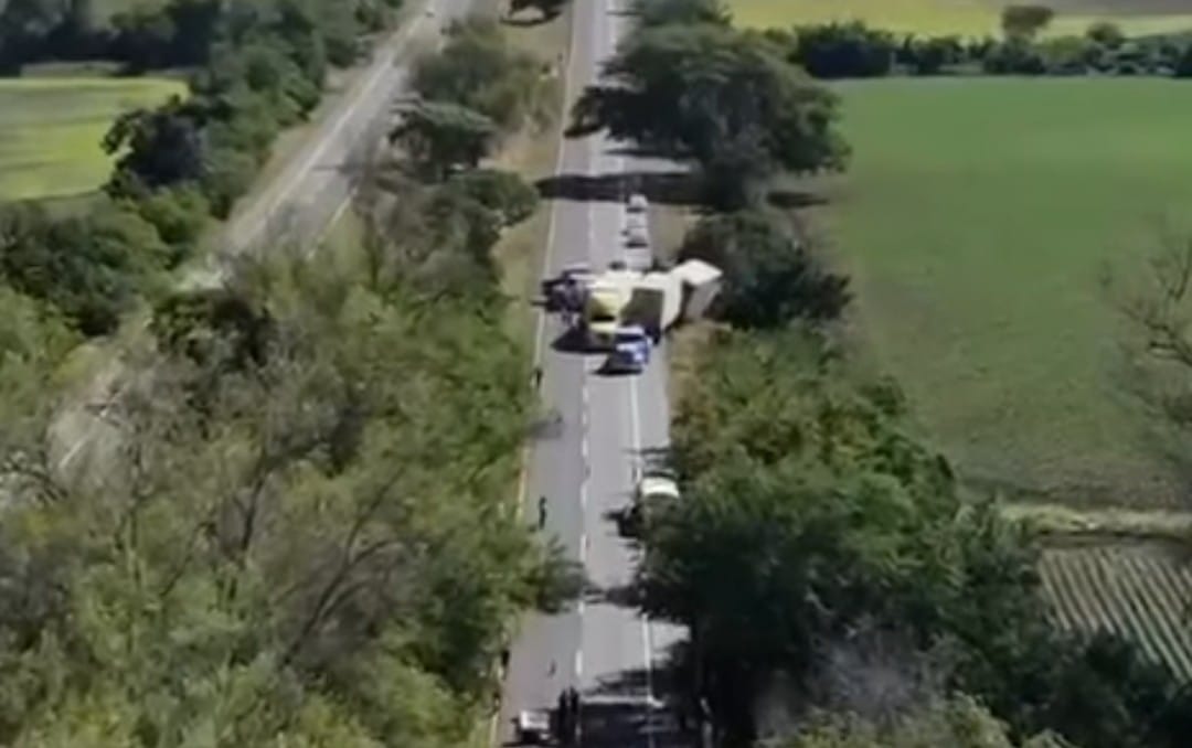 Accidente de tractocamión en Elota