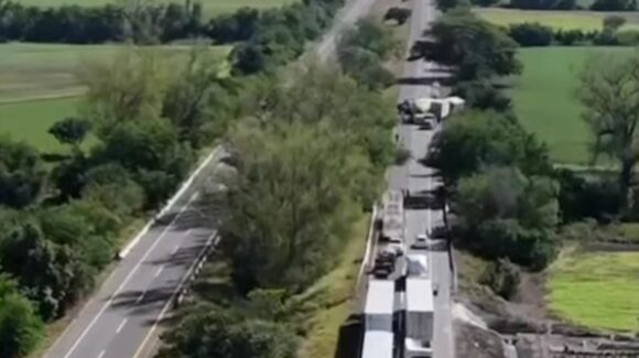 Liberan carril en la autopista Culiacán–Mazatlán tras concluir maniobras por accidente en Elota, Sinaloa