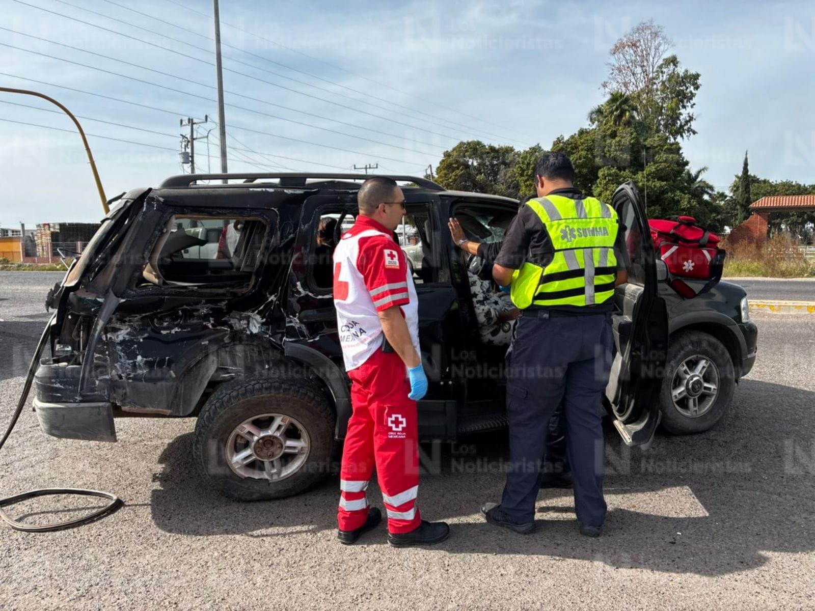 accidente entre urbano y camioneta en los mochis
