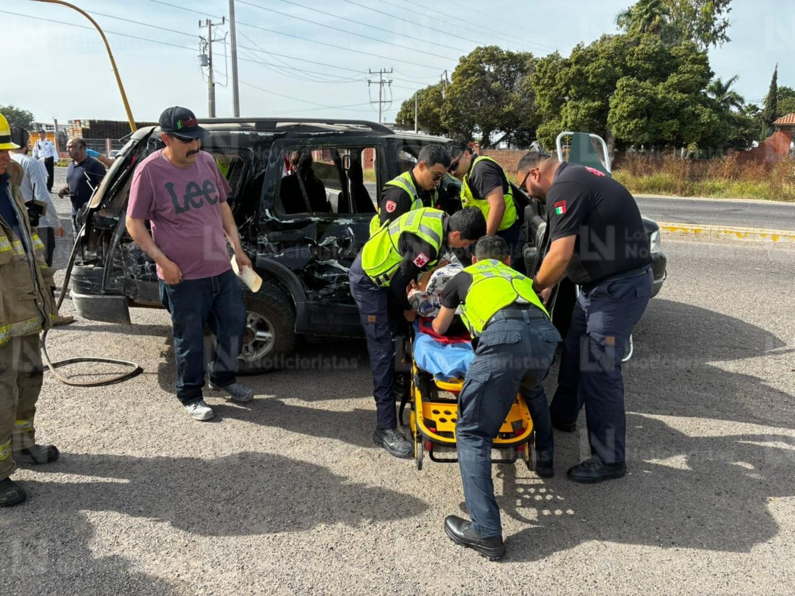 accidente entre urbano y camioneta en los mochis