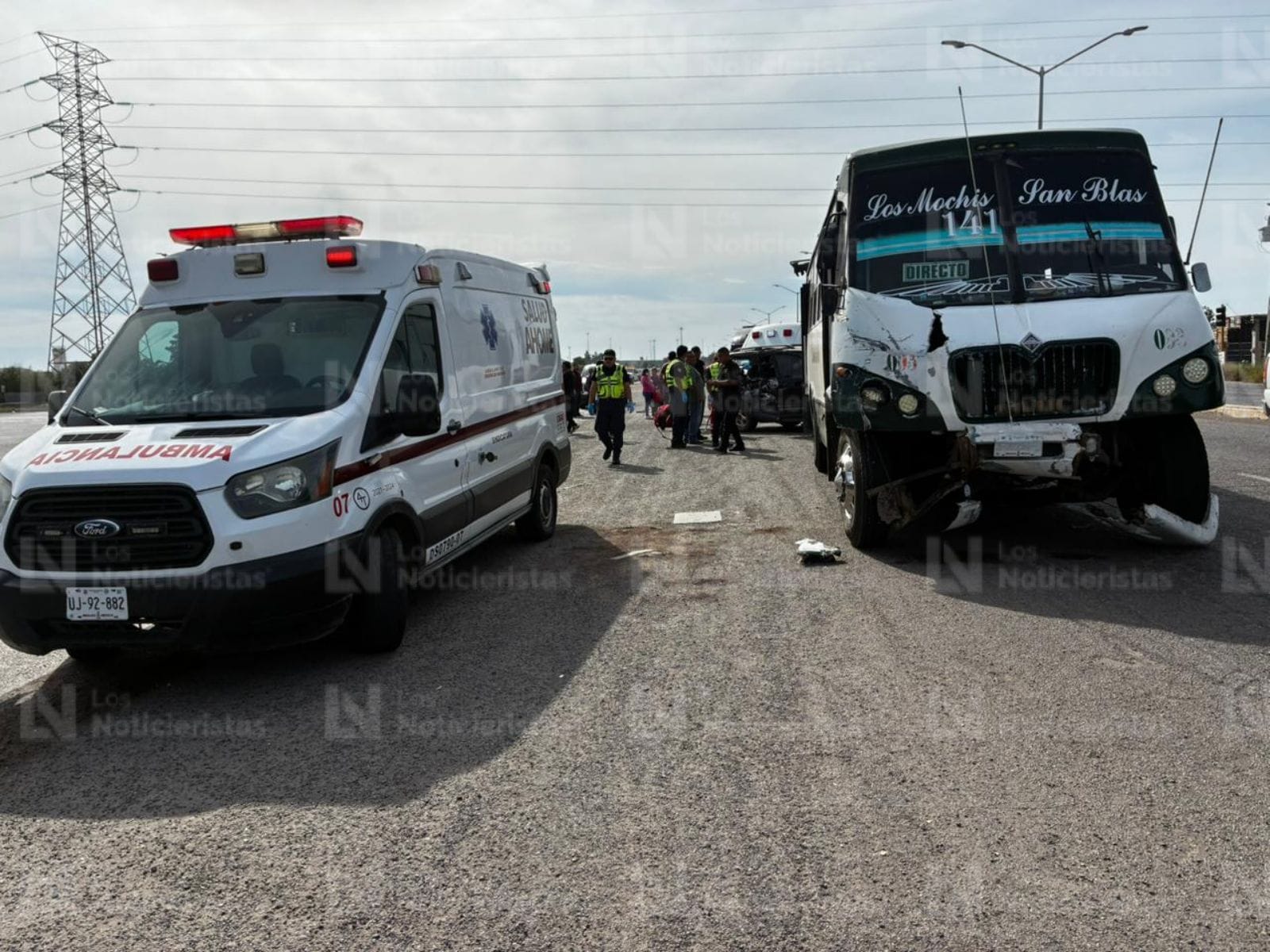 accidente entre urbano y camioneta en los mochis