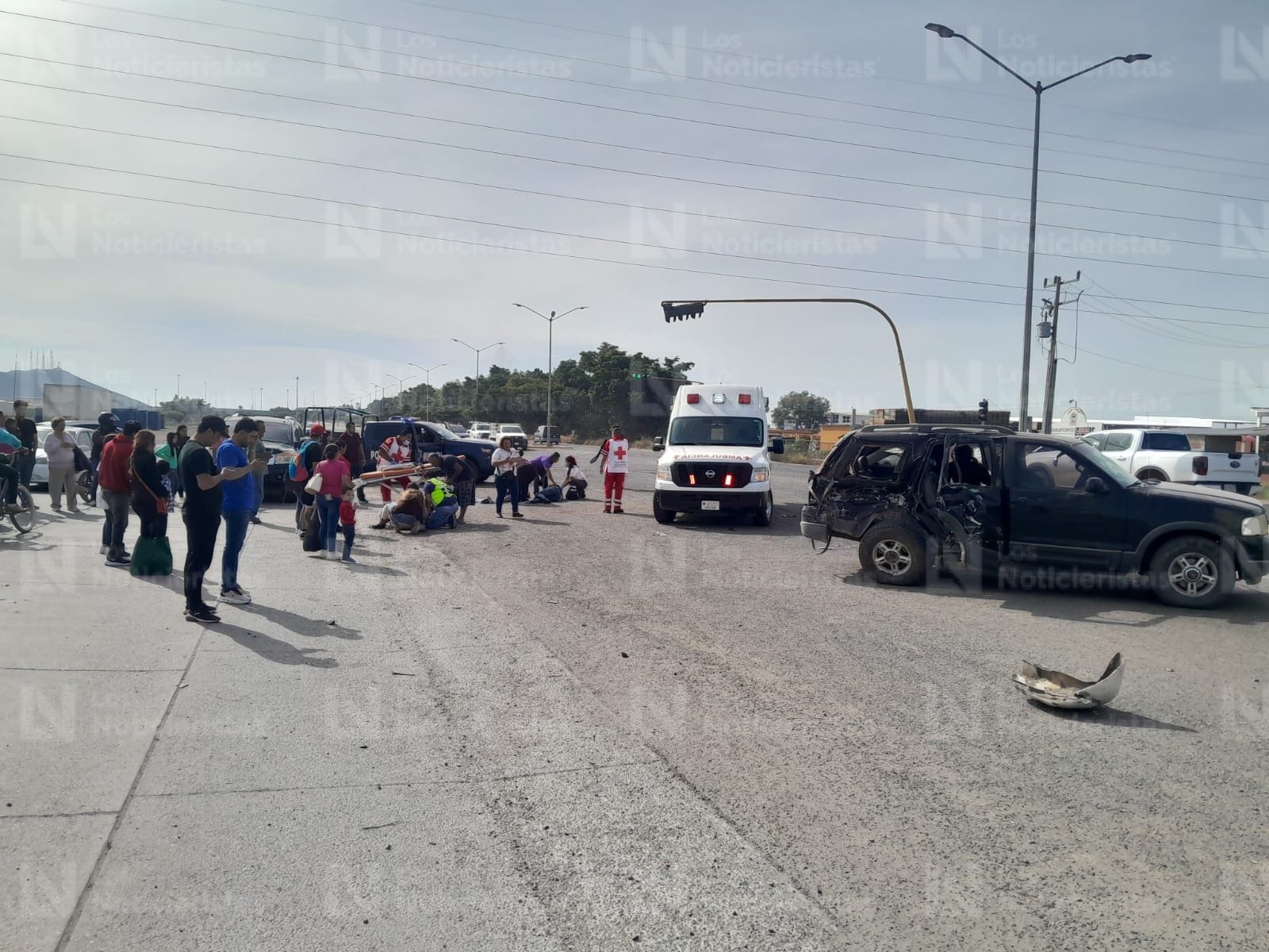 accidente entre urbano y camioneta en los mochis