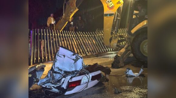 Salida de camino en la carretera a La Palma, Angostura, deja fuertes daños materiales