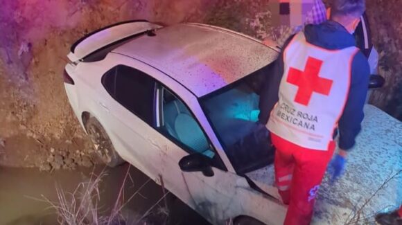 Salida de camino deja una mujer lesionada en la carretera a Las Glorias, en Guasave, Sinaloa