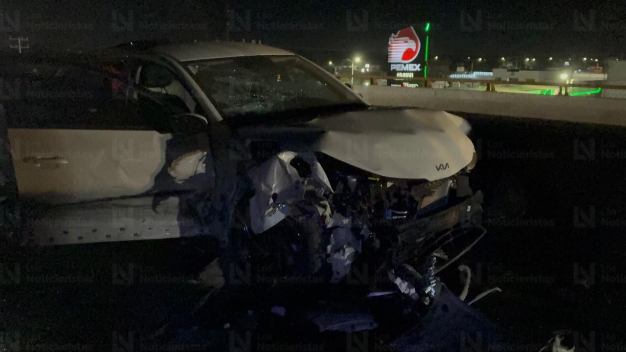Fuerte accidente y volcadura se registra sobre la México 15, en Juan José Ríos
