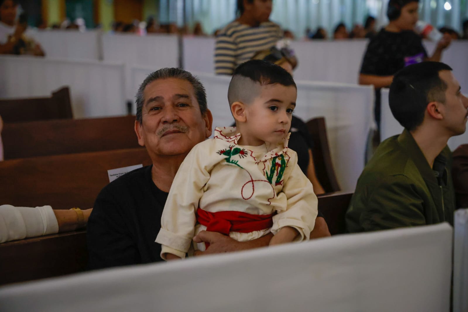 Cientos acuden a dar gracias a la Virgen de Guadalupe en la Lomita, en Culiacán