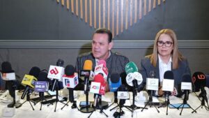 acusa mc a senadora de morena de promover su imagen