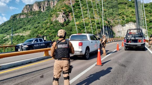 Están sin identificar los cinco cuerpos hallados en la autopista Durango–Mazatlán, Sinaloa, confirma FGE