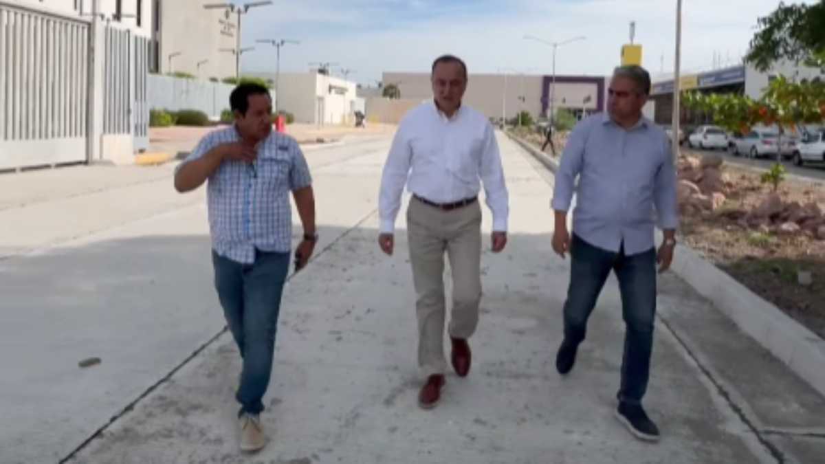 alcalde de ahome en recorrido de pavimentacion