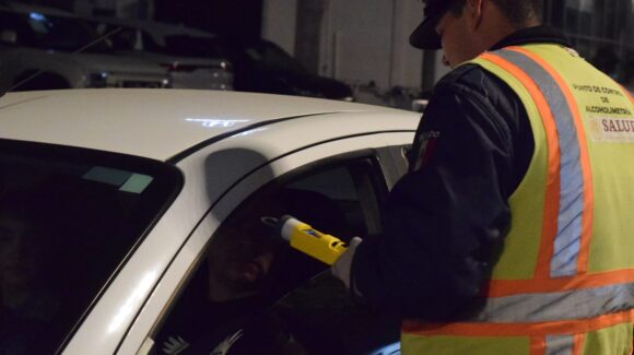 ¡Evitan tragedias al volante en Mazatlán, Sinaloa! Operativo Alcoholímetro deja 12 sanciones y refuerza la seguridad vial