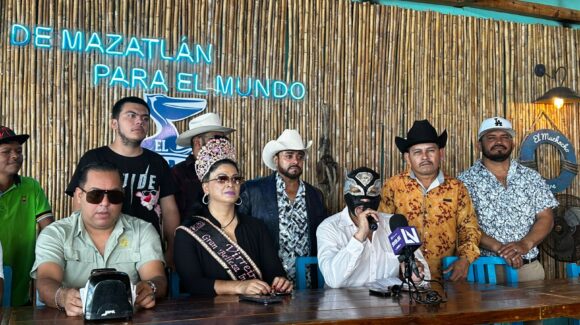 ‘Jugando por un juguete’: artistas, luchadores, payasos e influencers se unen en Mazatlán para despertar sonrisas esta Navidad