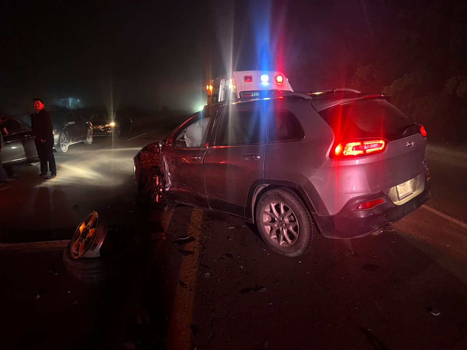 aparatoso accidente deja tres heridos en ahome
