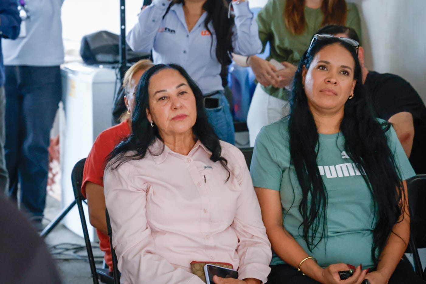 Entrega de cheques del programa Mujeres Emprendedoras por el Bienestar