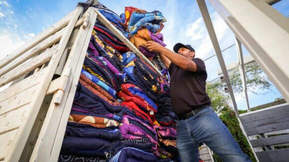 Cerca de mil 600 familias se han beneficiado con apoyos invernales consistentes en chamarras y cobijas: Sebides