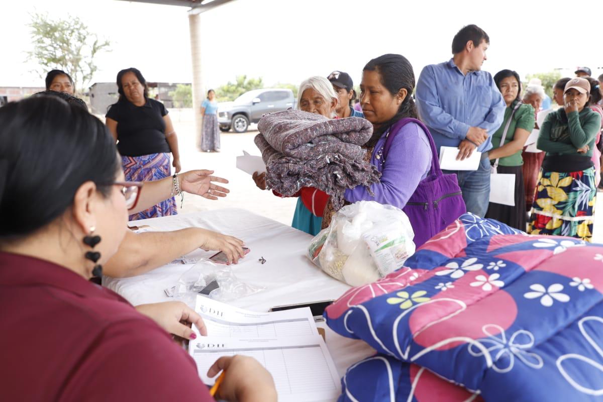 Apoyos invernales de DIF Mazatlán