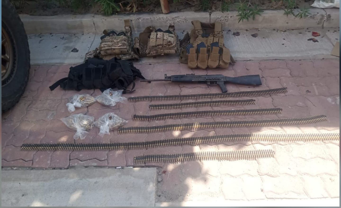 Armamento asegurado en Navolato, Sinaloa