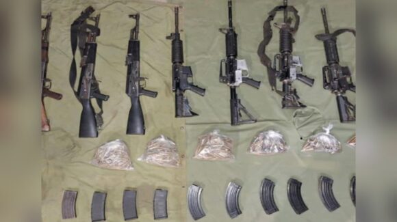 Asegura Ejército Mexicano nueve armas largas en camino rural de San Ignacio, Sinaloa