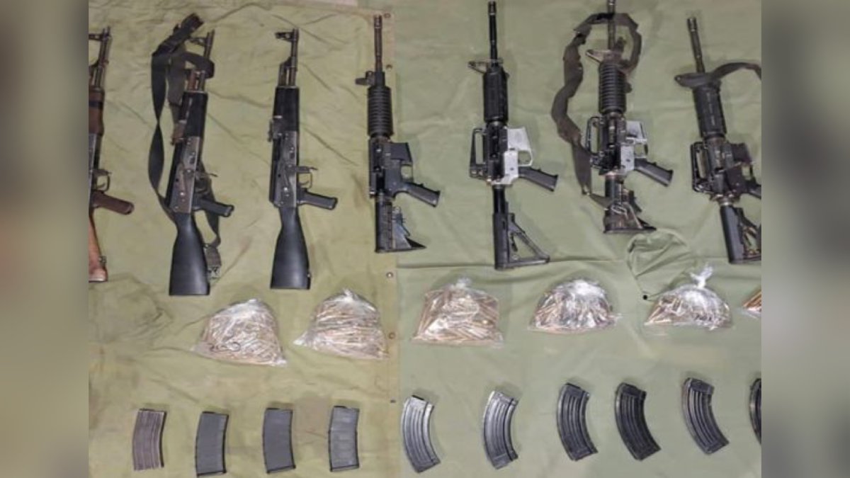 Armas largas, cargadores y cartuchos asegurados en El Guayabo, San Ignacio
