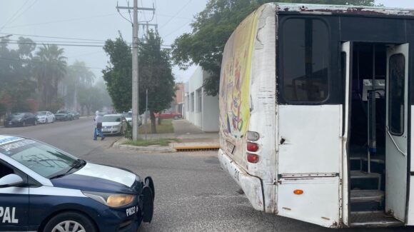 Sujeto asalta camión urbano en Los Mochis, Sinaloa; se lleva celulares y dinero
