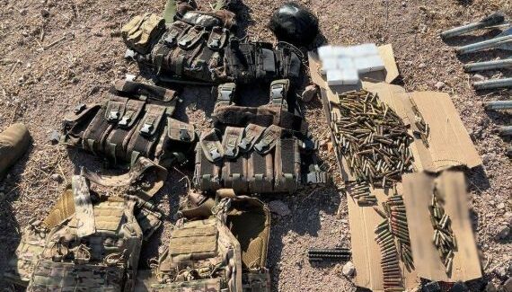 Tras enfrentamientos, fuerzas federales aseguran explosivos y arsenal en Escuinapa, Sinaloa