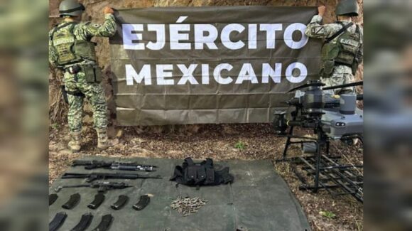 Un dron gigante, un vehículo, armas, explosivos y lanzagranadas, aseguran en Badiraguato, Sinaloa