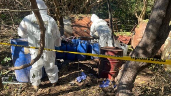 Autoridades aseguran 11 áreas de almacenamiento de precursores químicos clandestinos en Culiacán y Cosalá, Sinaloa 