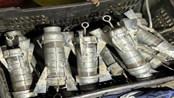 Aseguran arsenal y artefactos explosivos durante operativo en Escuinapa, Sinaloa