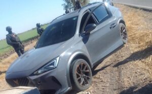 Aseguran camioneta con cargador de cuerno de chivo en Culiacancito, en Culiacán