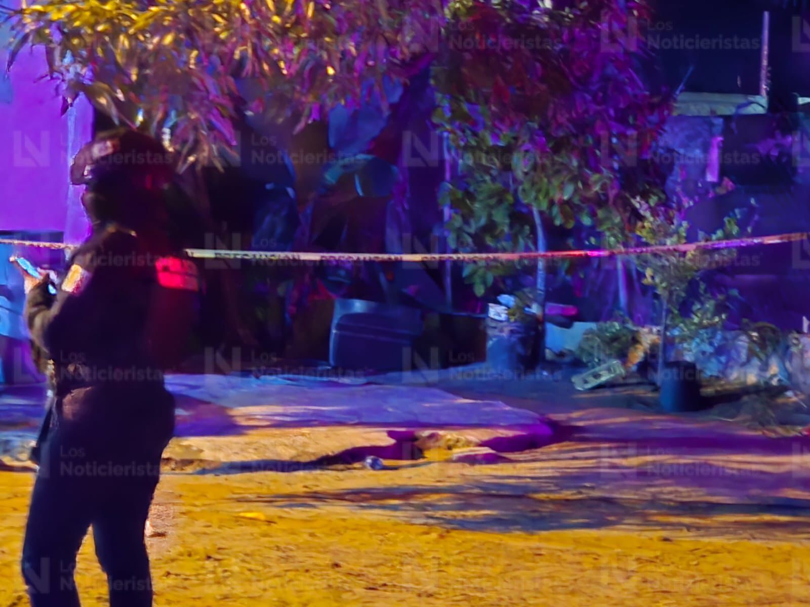 Cinta amarilla resguarda el lugar donde un hombre fue asesinado en Altata, Navolato