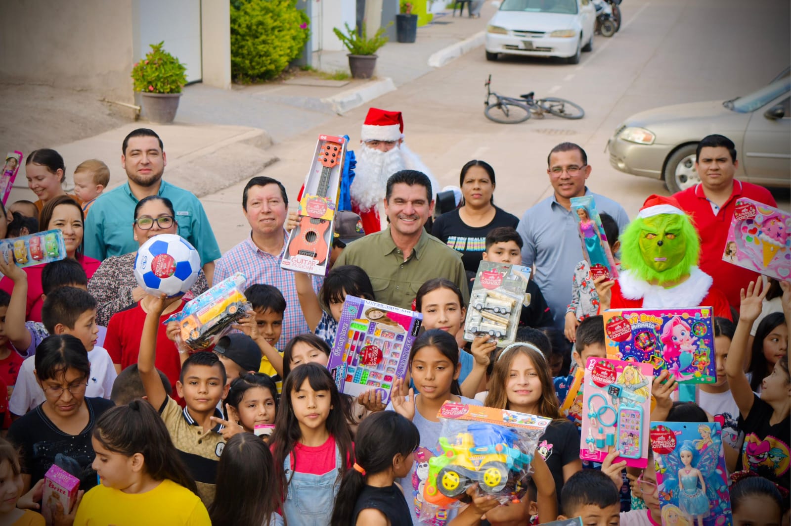 Asociación Fuerza Social con Ánimo entrega juguetes en Salvador Alvarado