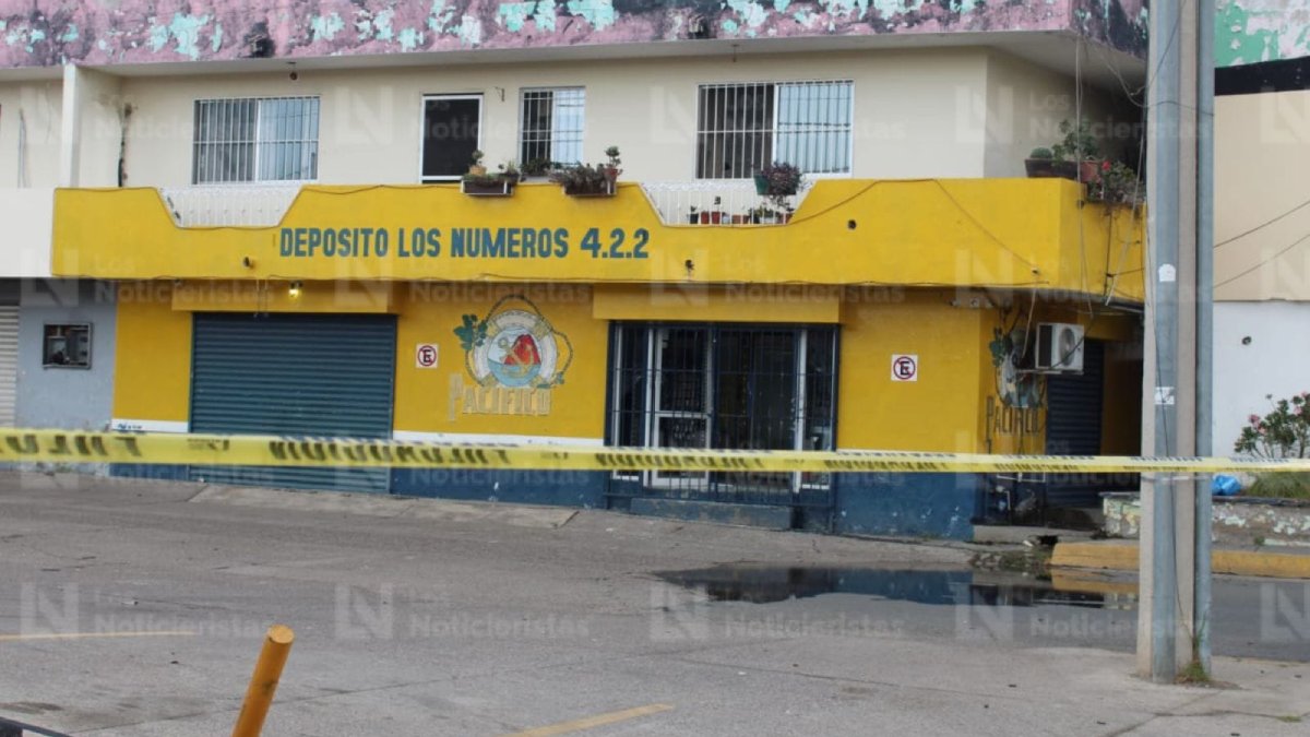 atacan a balazos fachada de expendio en el toreo mazatlan