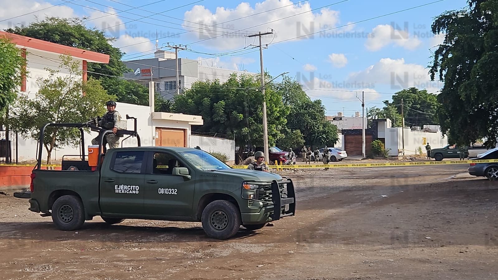 Ejercito Mexicano resguarda zona donde balacearon una camioneta GMC Sierra Denali
