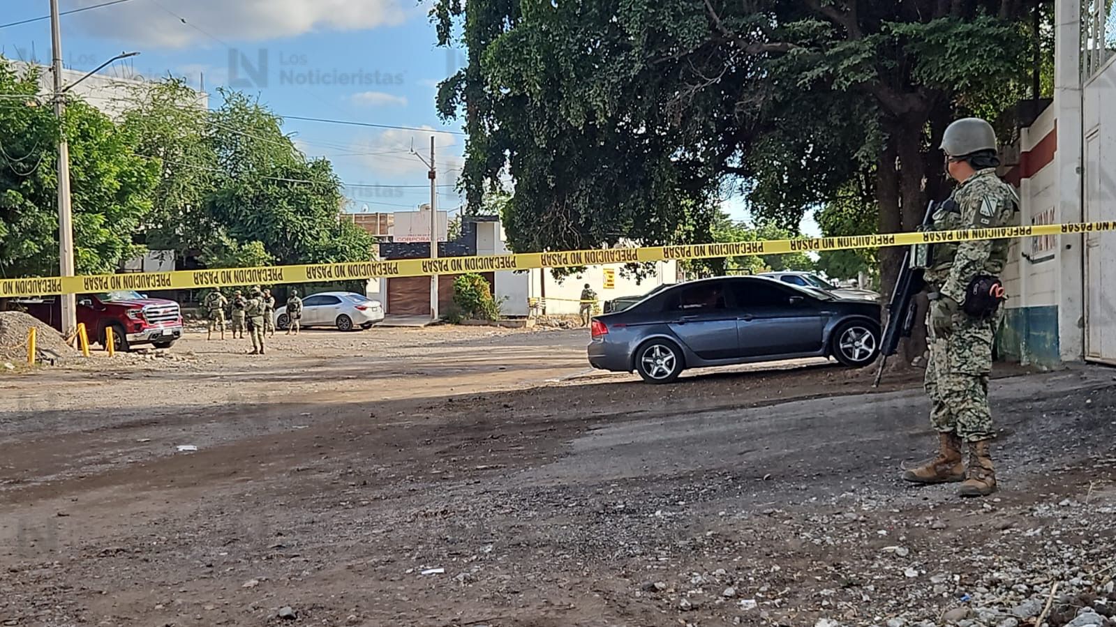 Ejercito Mexicano resguarda zona donde balacearon una camioneta GMC Sierra Denali