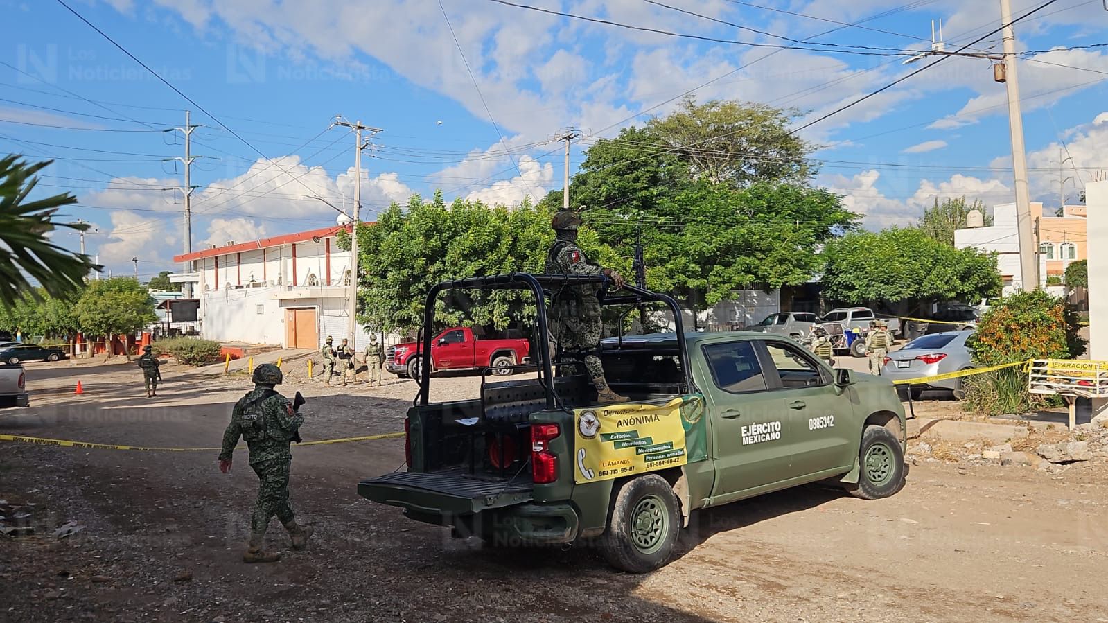 Ejercito Mexicano resguarda zona donde balacearon una camioneta GMC Sierra Denali