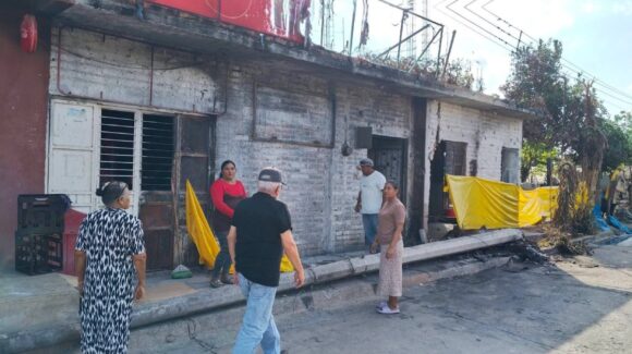Atiende el alcalde, Víctor Díaz a familias afectadas por violencia en la colonia Insurgentes de Escuinapa, Sinaloa