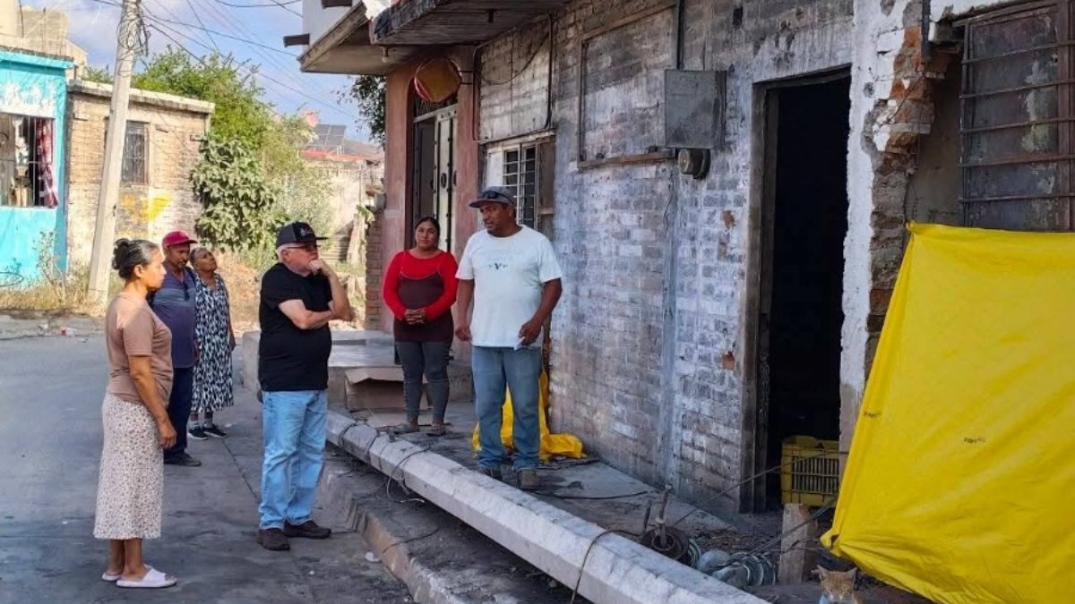 atiende alcalde victor díaz a familias afectadas por violencia en la insurgentes de escuinapa sin