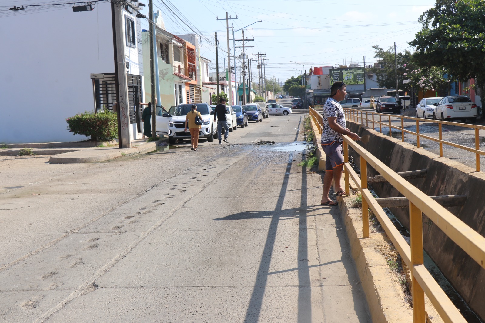 Jumapam atiende derrame de aguas negras en Infonavit Alarcón, en Mazatlán