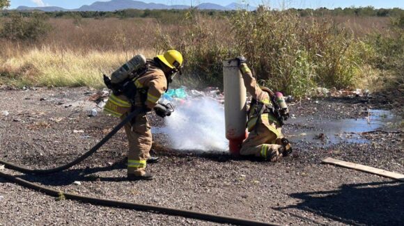Evitan tragedia en Villa Unión, Mazatlán, Sinaloa; vecinos estaban en riesgo por fuga de gas en el Centro de la sindicatura