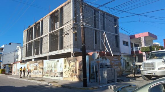 Trabajador cae de obra en construcción en el fraccionamiento Gaviotas en Mazatlán, Sinaloa