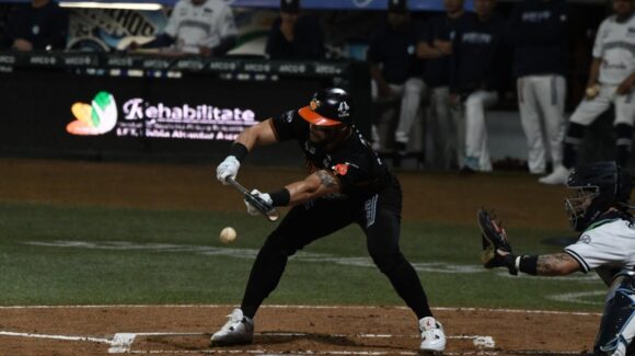 Willie Calhoun lidera ofensiva y Naranjeros pegan primero en Guasave