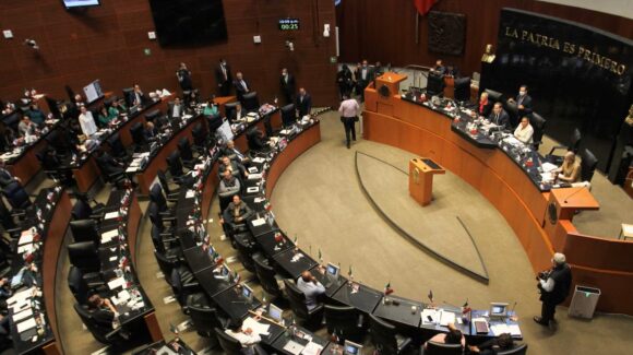 Morena modifica reforma tras críticas por sanciones a memes y parodias