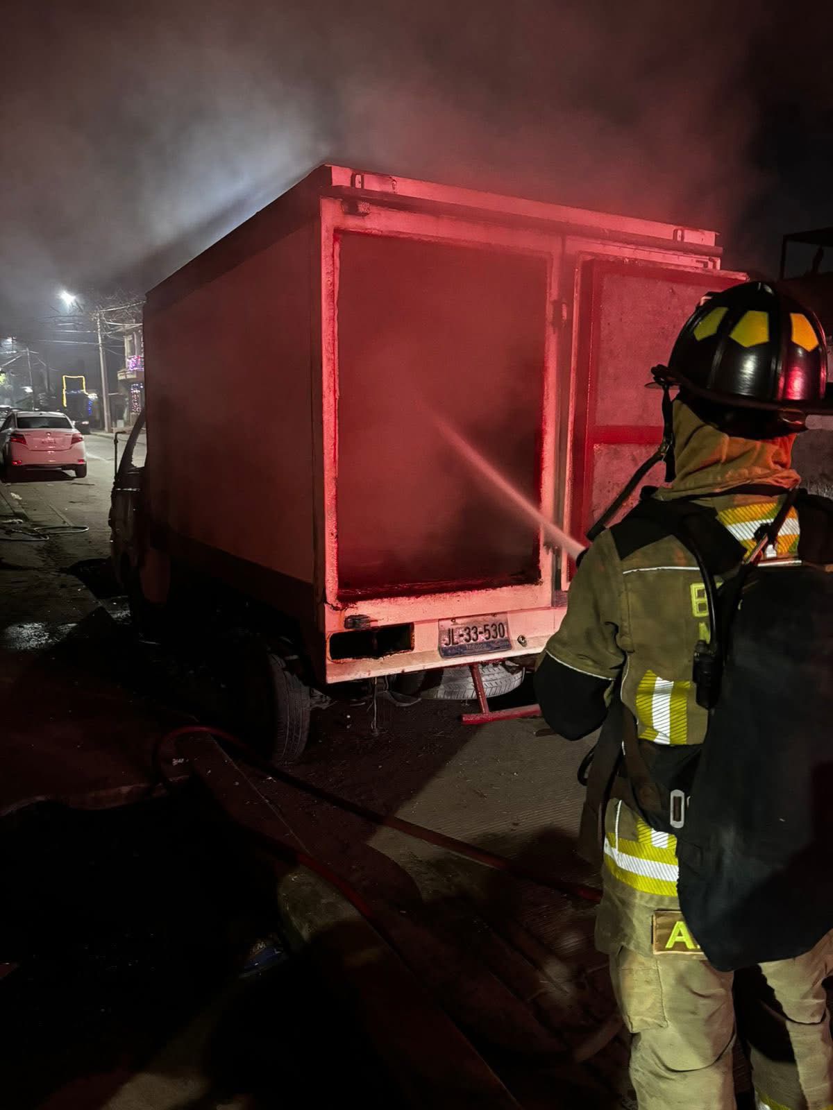 camion frigorifico se incendia en mazatlan