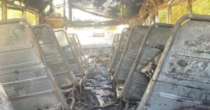 Se incendia camión que transportaba jornaleros en la carretera Durango–Mazatlán