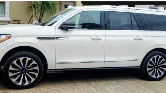 Localizan una Lincoln con cartuchos para AK-47 en Culiacán