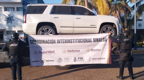 Aseguran una camioneta GMC con blindaje artesanal y cartuchos para arma en Bacurimí, Culiacán, Sinaloa