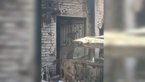 Camioneta calcinada con cuerpos al interior, tras enfrentamientos en Escuinapa