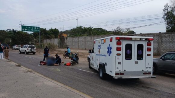 Carambola, volcadura y salida de camino; madrugada de emergencias en zona rural de Mazatlán, Sinaloa