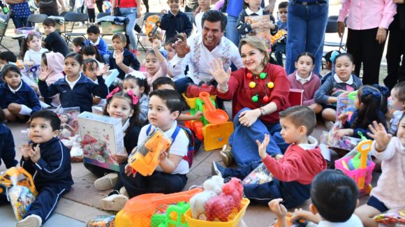 DIF Sinaloa entrega juguetes y apoyos invernales en comunidades de Mocorito