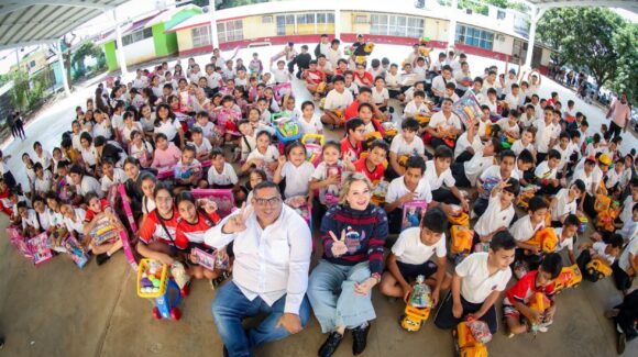 Caravana Navideña del DIF Sinaloa llena de alegría a Mazatlán y Concordia, Sinaloa en su tercer día de recorrido