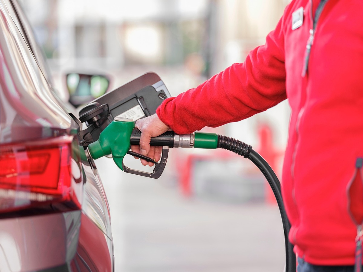 Carga de gasolina. Precio de la gasolina
